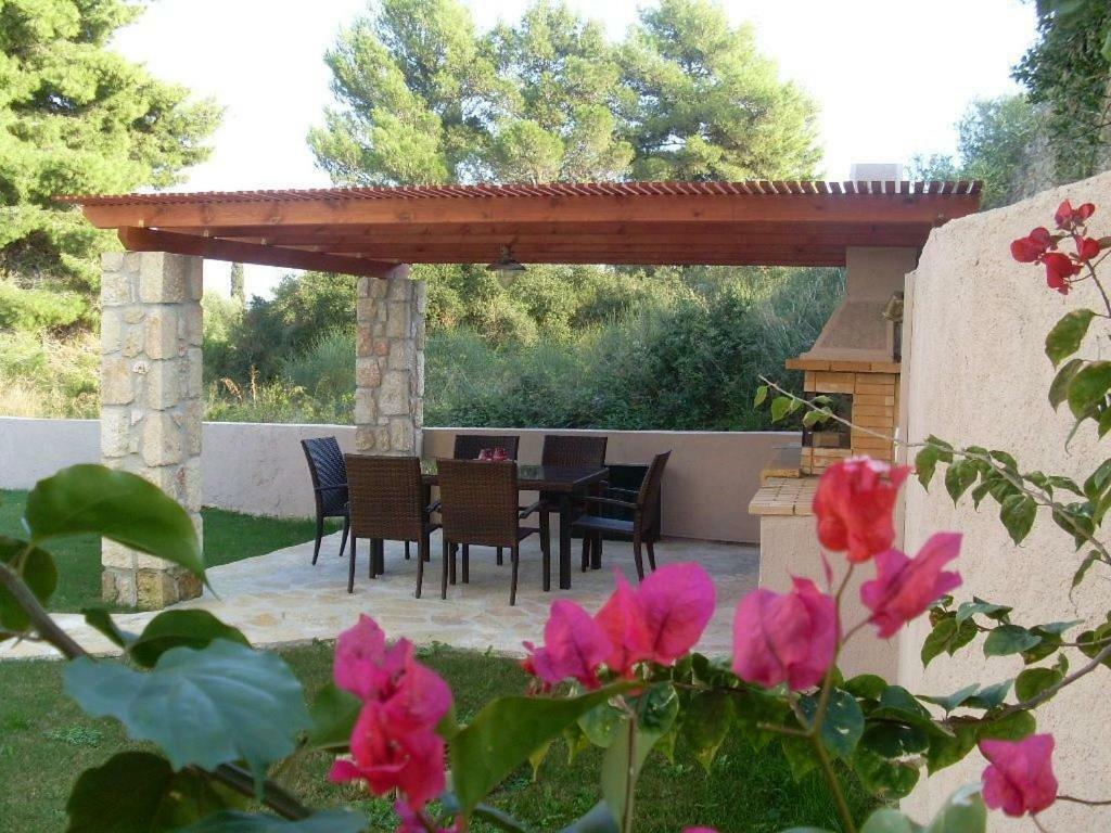 Villa Amelia Metaxata ภายนอก รูปภาพ